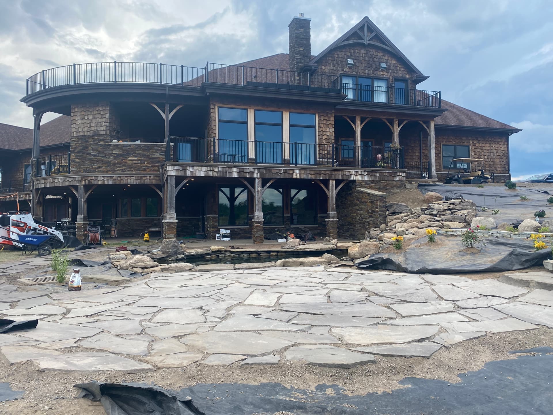 Gallery photos for Stunning Outdoor Spaces with Flagstone and Custom Landscaping: Image #5