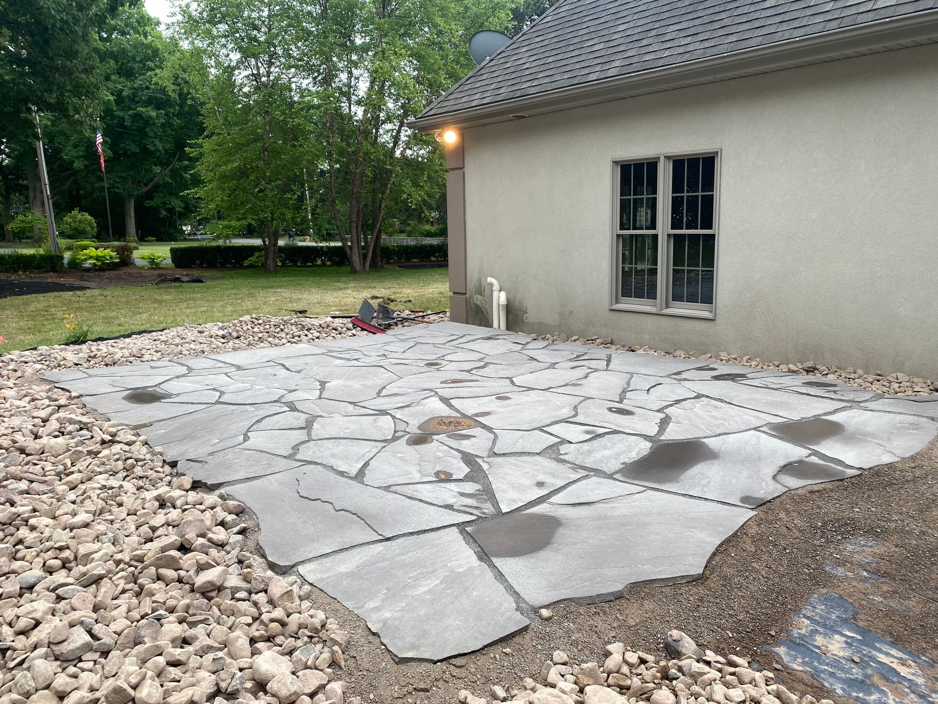 Gallery photos for Artistry in Stone - A Stunning Flagstone Patio Creation: Image #1