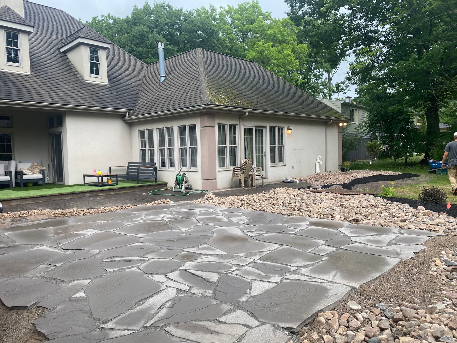 Gallery photos for Artistry in Stone - A Stunning Flagstone Patio Creation: Image #2