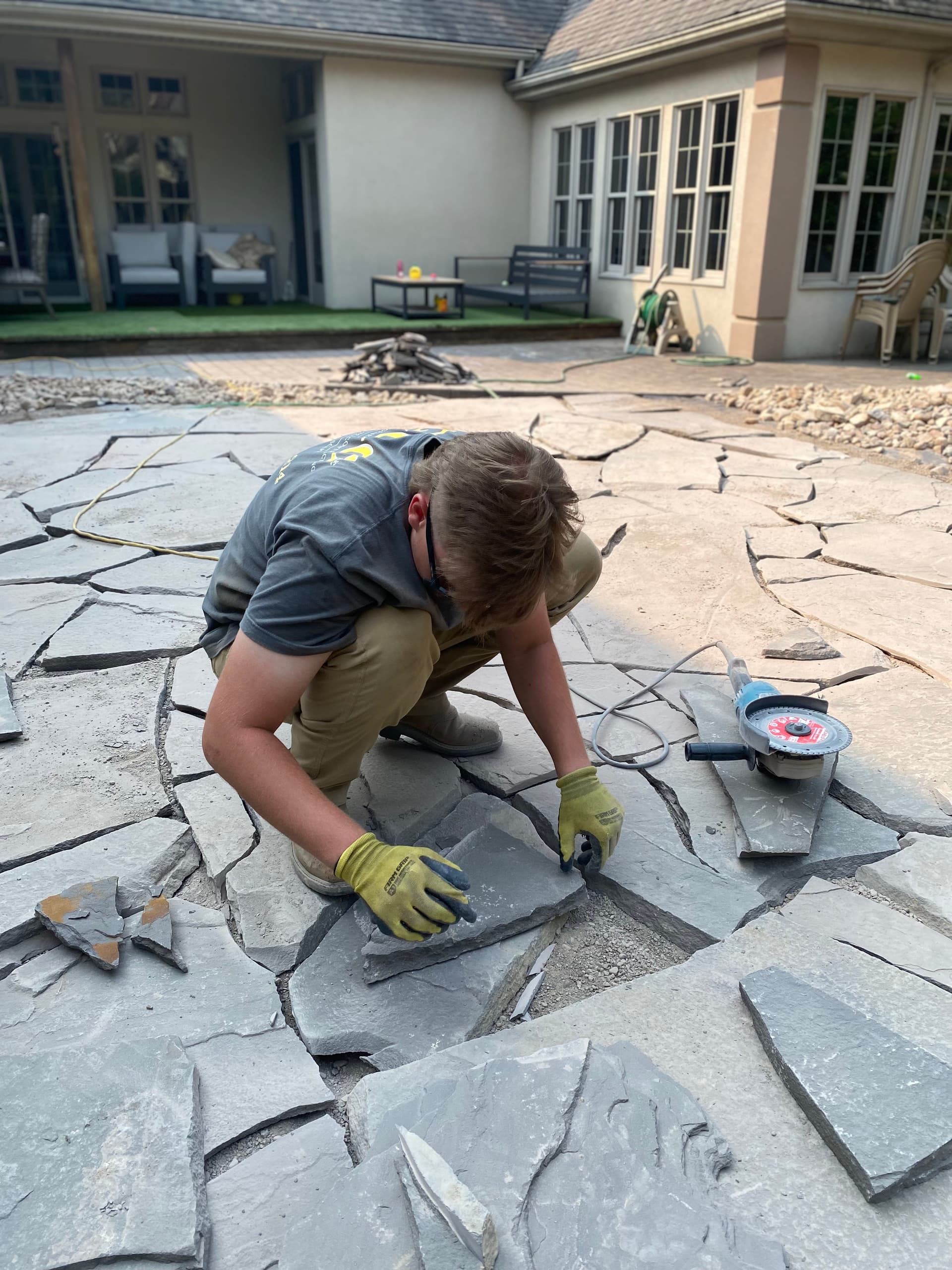 Gallery photos for Artistry in Stone - A Stunning Flagstone Patio Creation: Image #3