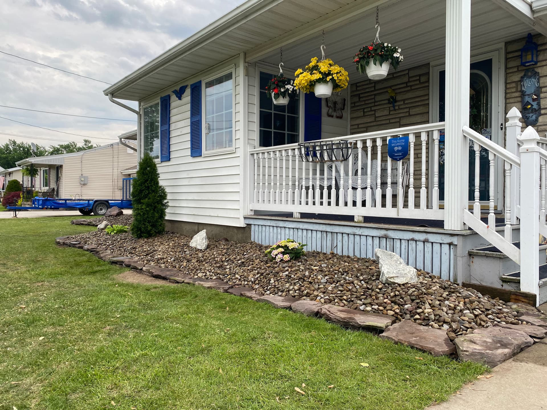 Gallery photos for Enhancing Curb Appeal with Easy-Care Stone Beds: Image #4