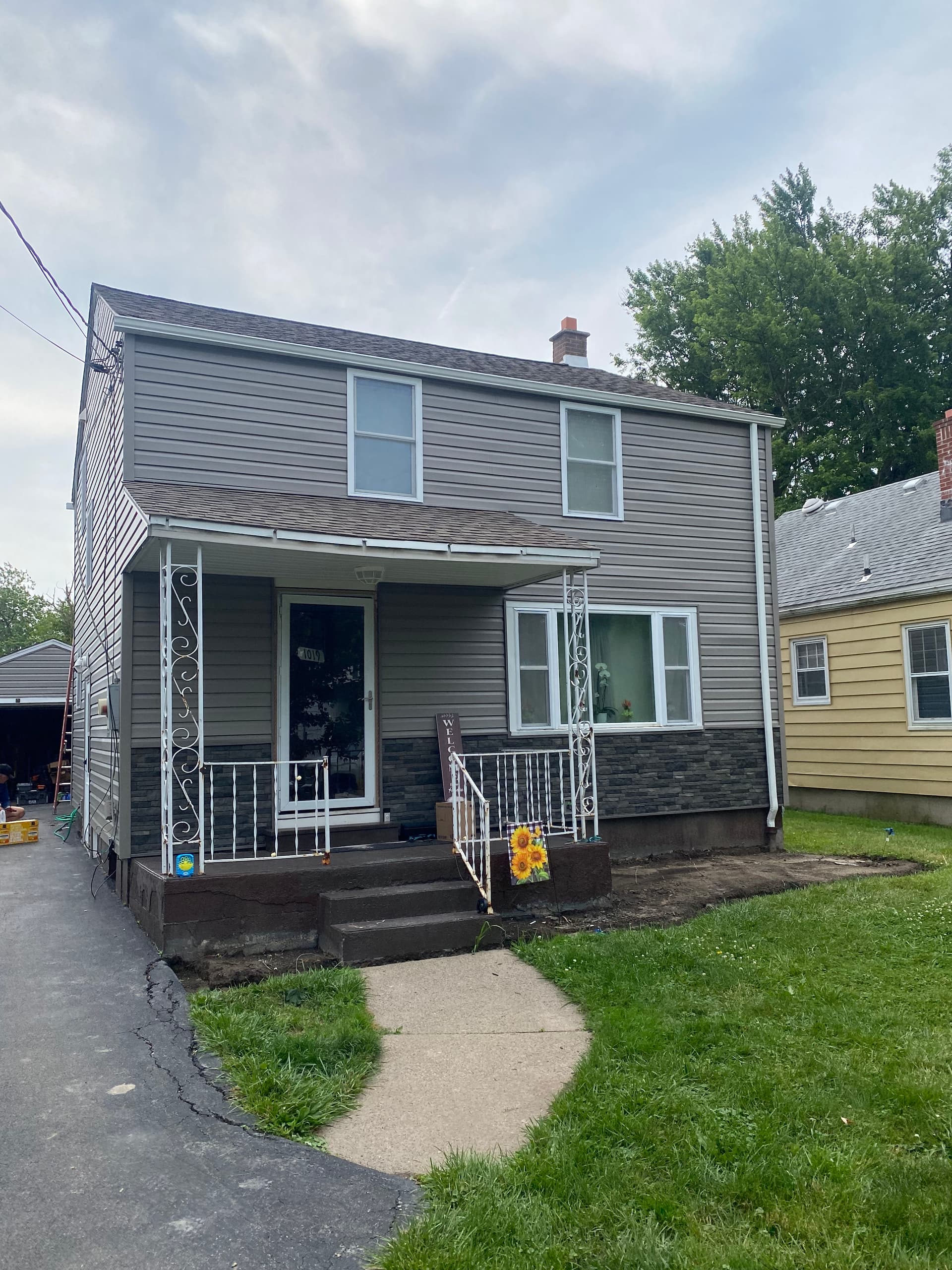 Gallery photos for Home Makeover with New Siding and Landscaping: Image #7