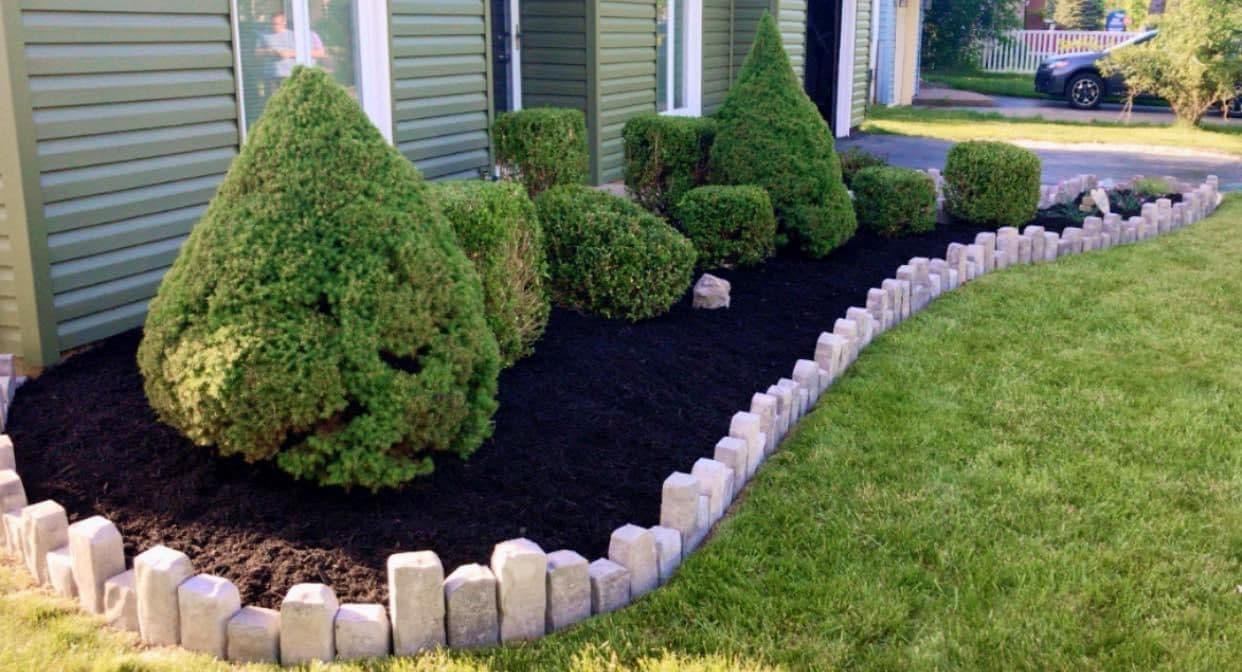 Gallery photos for Transform Your Yard with Precise Mulching and Edging: Image #6