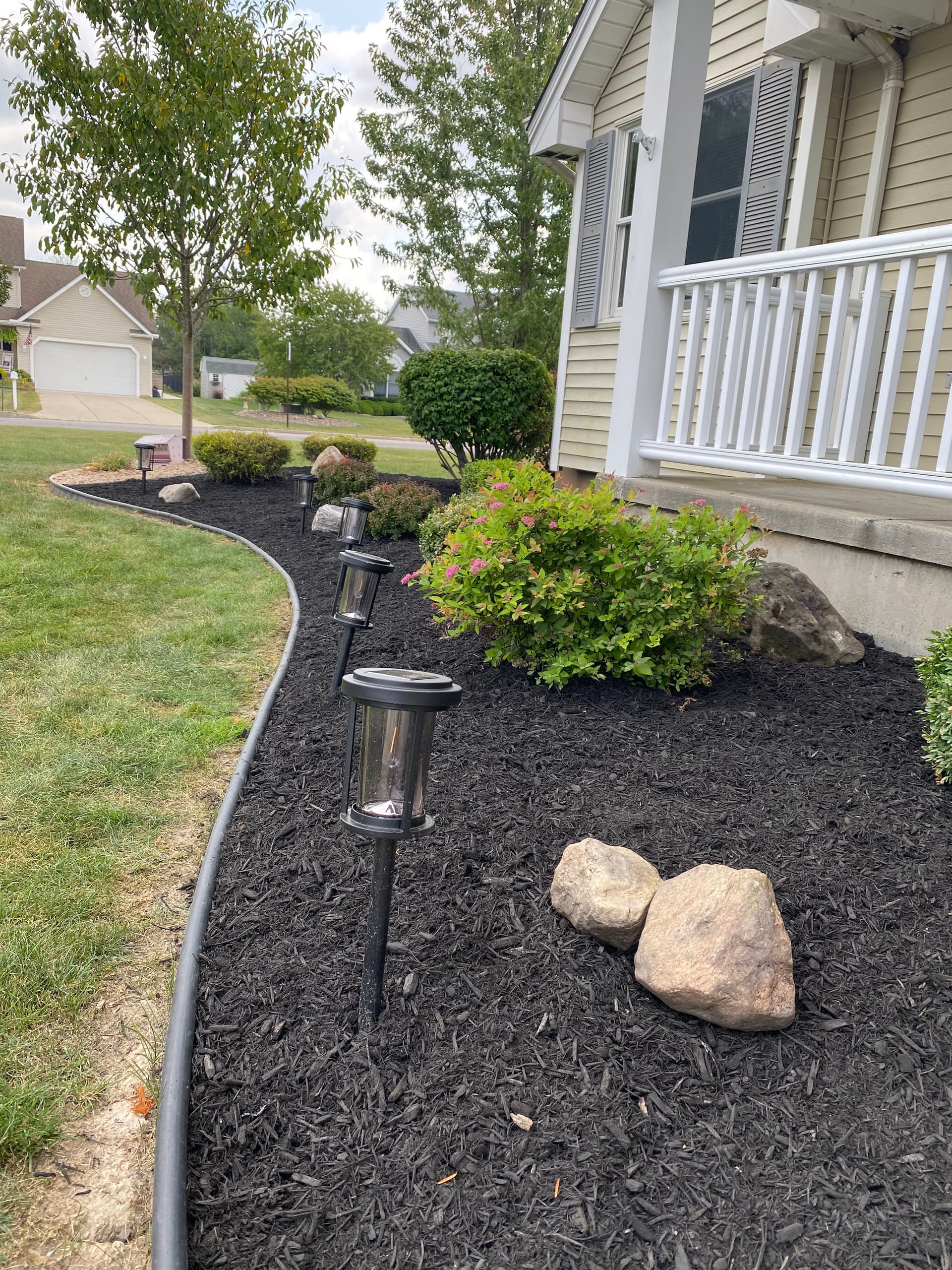 Gallery photos for Transform Your Yard with Precise Mulching and Edging: Image #4