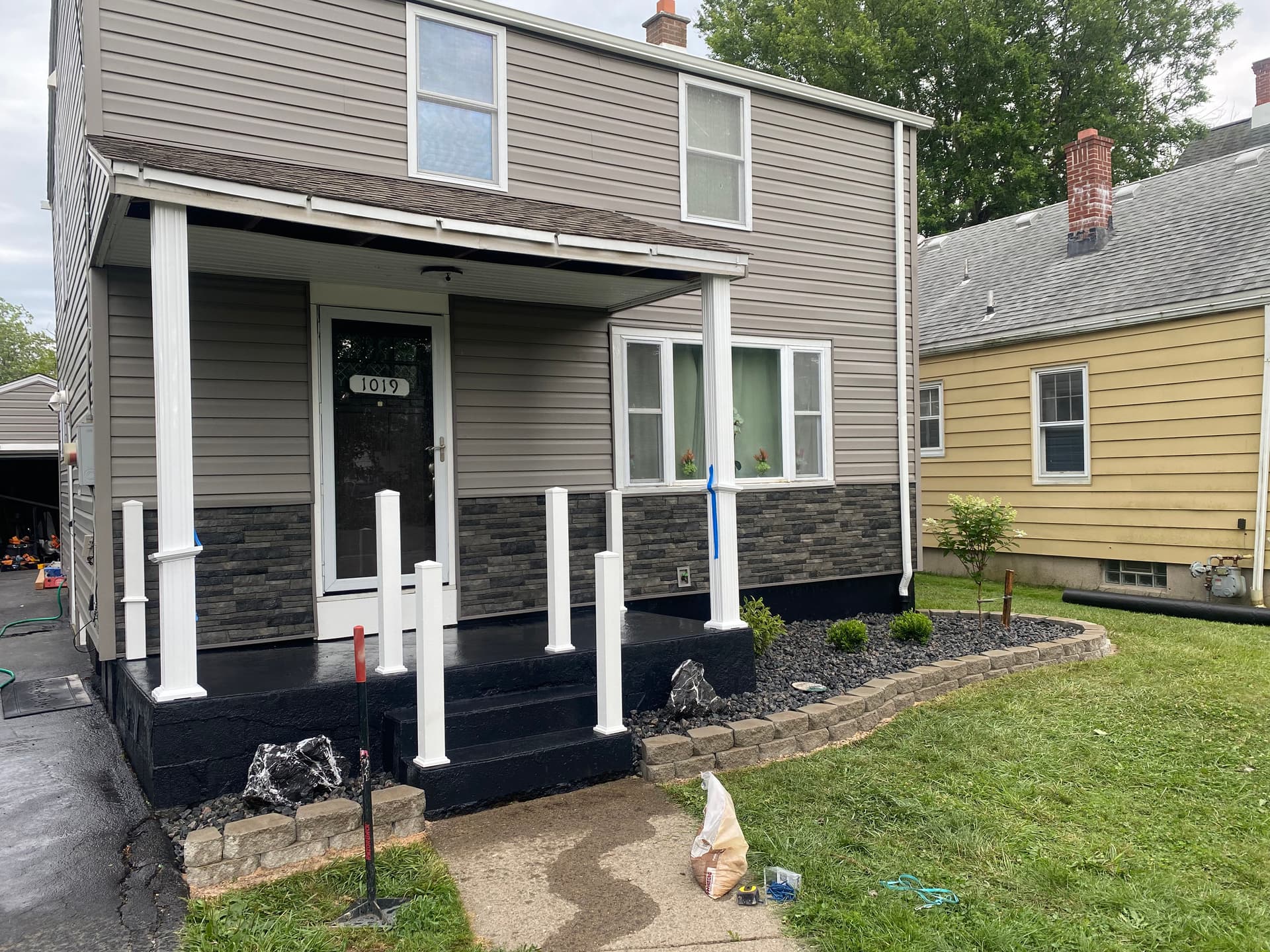 Gallery photos for Home Makeover with New Siding and Landscaping: Image #4