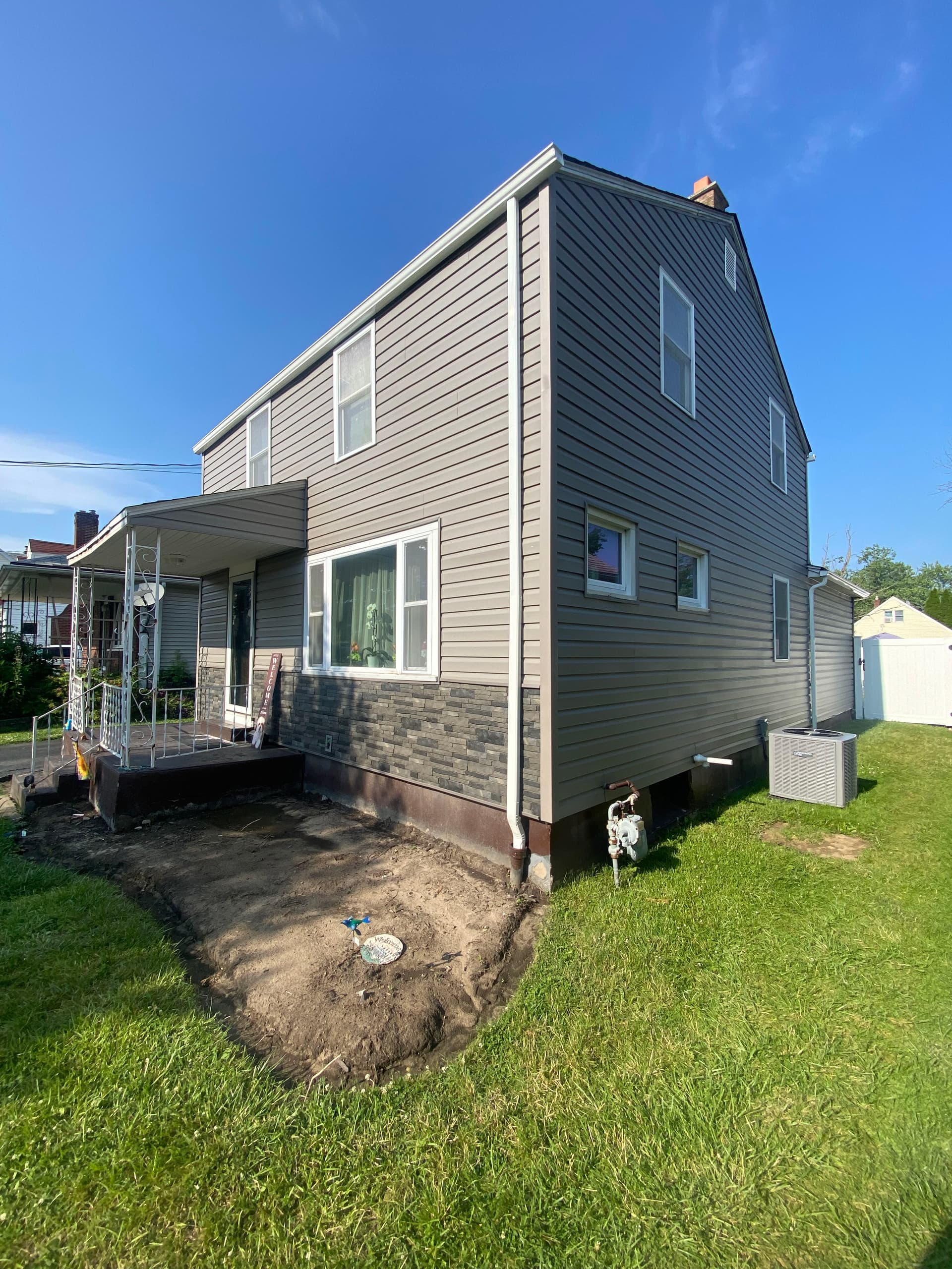 Gallery photos for Home Makeover with New Siding and Landscaping: Image #5