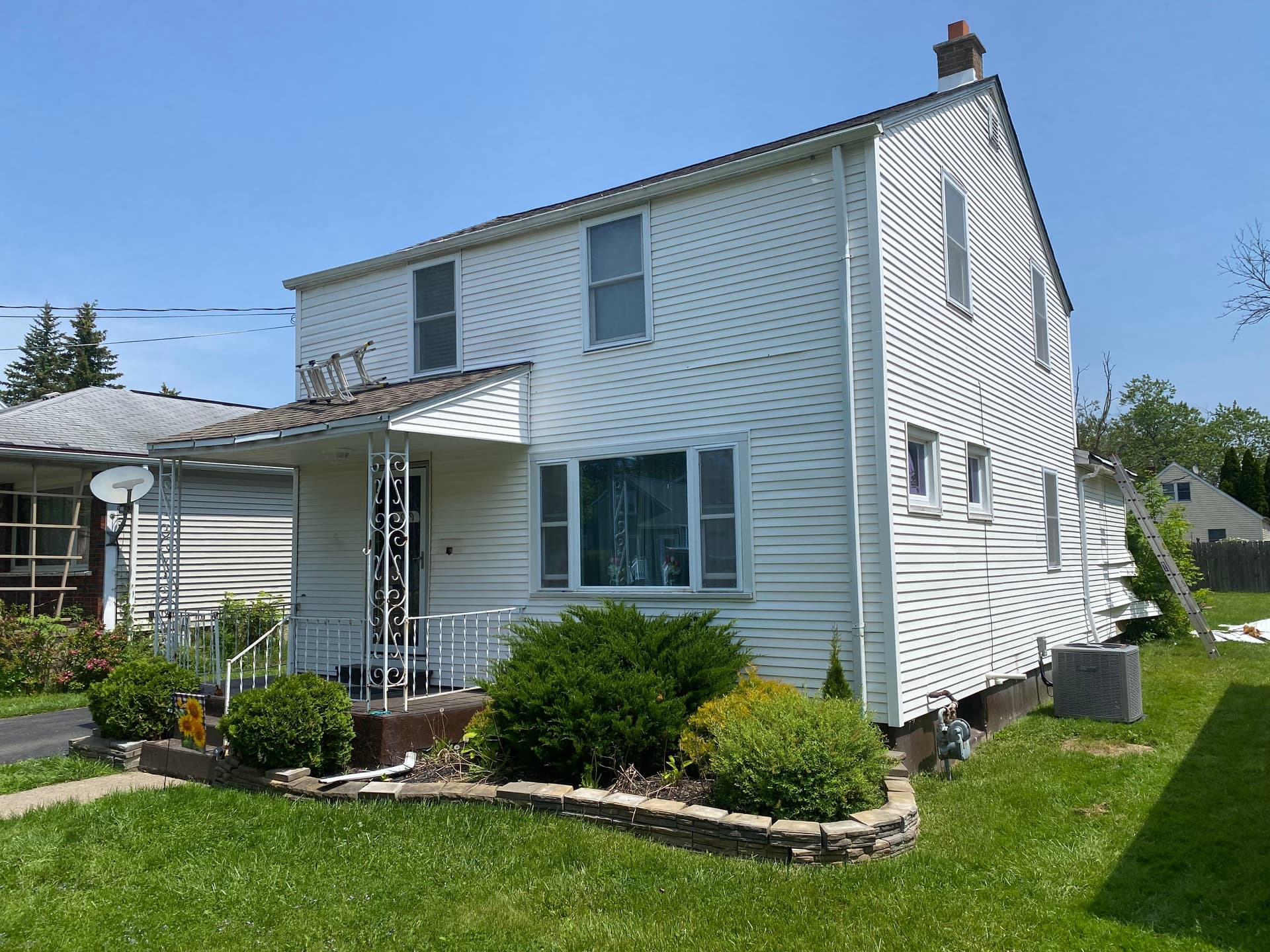 Gallery photos for Home Makeover with New Siding and Landscaping: Image #9